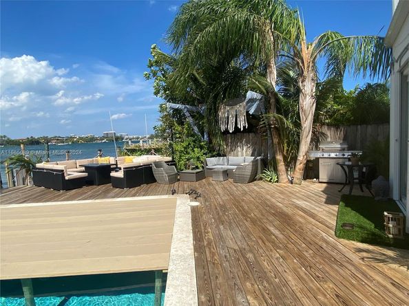 1531 Stillwater Dr, Miami Beach FL 33141