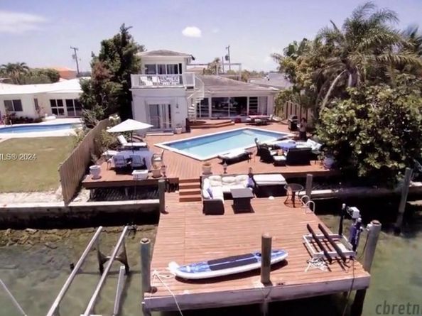 1531 Stillwater Dr, Miami Beach FL 33141