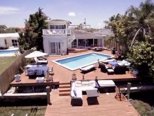 1531 Stillwater Dr, Miami Beach FL 33141