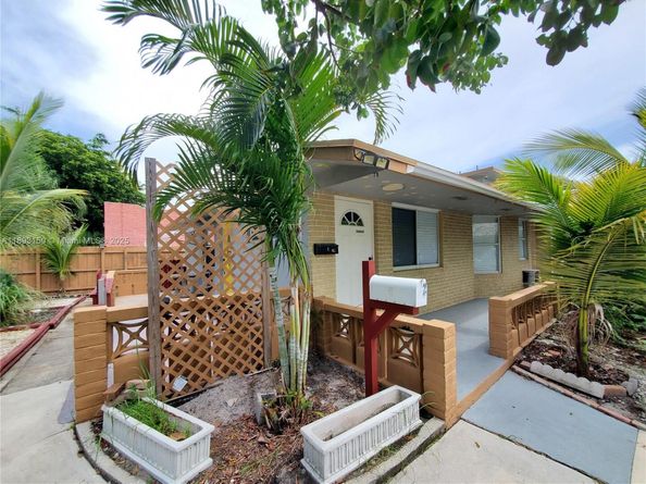 312 N 9th Ave N, Lake Worth FL 33460