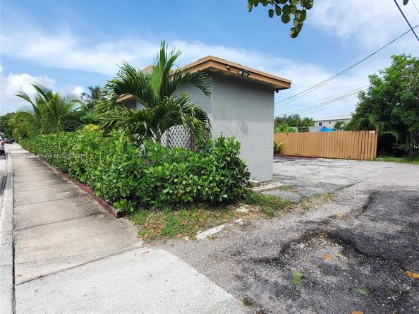 312 N 9th Ave N, Lake Worth FL 33460
