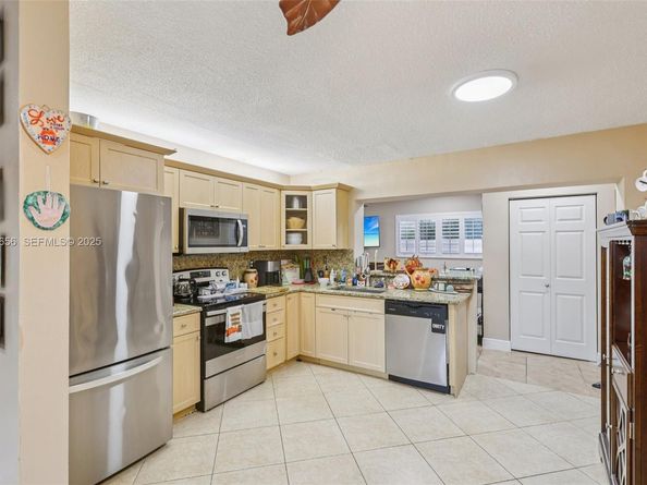 6003 NW 74th Ave, Tamarac FL 33321