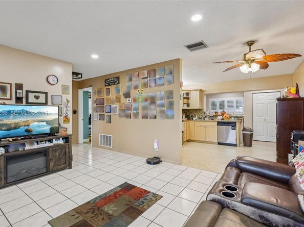 6003 NW 74th Ave, Tamarac FL 33321