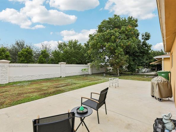 6003 NW 74th Ave, Tamarac FL 33321