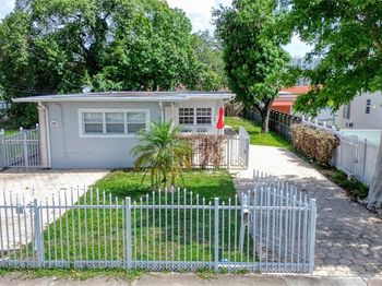 3121-3123 SW 25th Ter