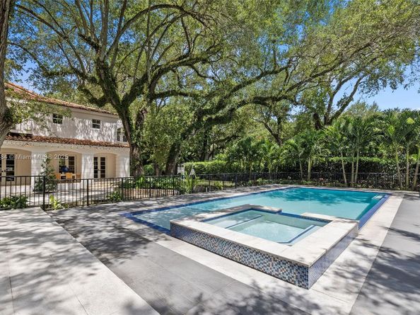 506 Sunset Dr, Coral Gables FL 33143