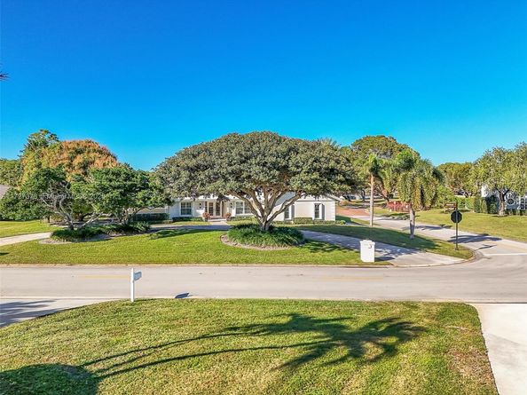 444 Glenbrook Dr, Atlantis FL 33462