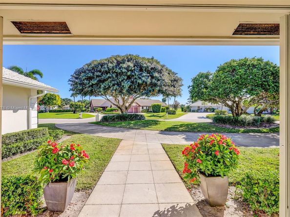444 Glenbrook Dr, Atlantis FL 33462