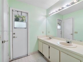 8201 NW 53rd St, Lauderhill FL 33351