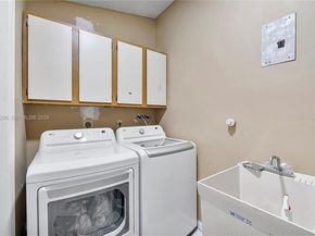 8201 NW 53rd St, Lauderhill FL 33351