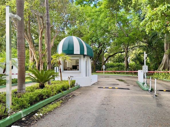770 NE 69th St 2E, Miami FL 33138