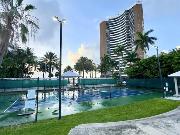 770 NE 69th St 2E, Miami FL 33138