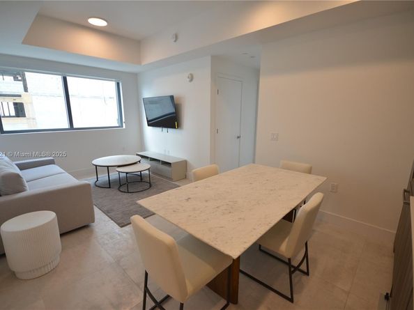 239 SW 9th St 1603, Miami FL 33130