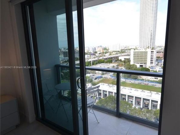 239 SW 9th St 1603, Miami FL 33130