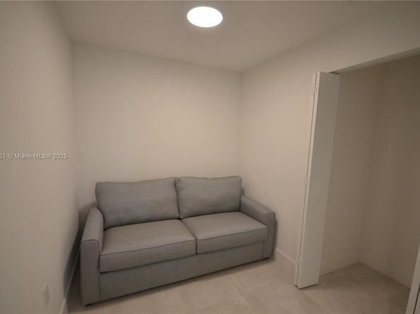 239 SW 9th St 1603, Miami FL 33130