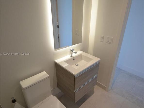 239 SW 9th St 1603, Miami FL 33130