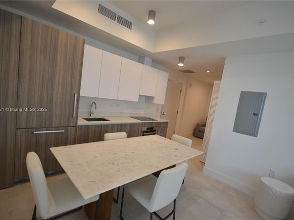 239 SW 9th St 1603, Miami FL 33130