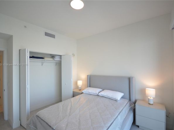 239 SW 9th St 1603, Miami FL 33130