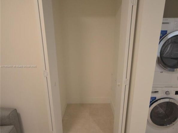 239 SW 9th St 1603, Miami FL 33130