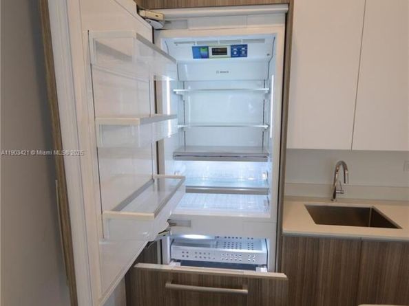 239 SW 9th St 1603, Miami FL 33130