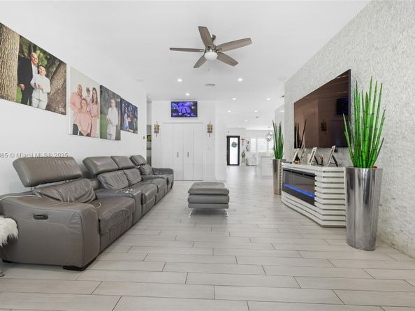 8236 SW 36th St, Miami FL 33155
