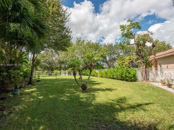 13070 NW 5th St, Pembroke Pines FL 33028