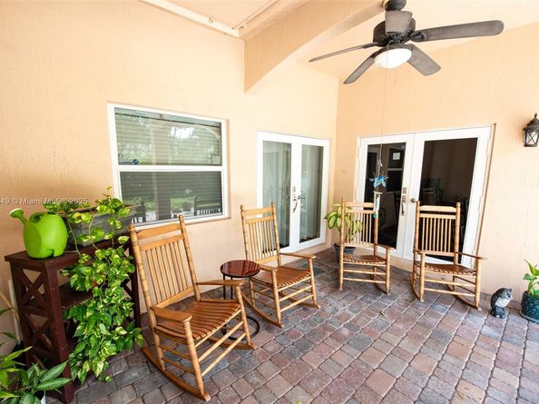 13070 NW 5th St, Pembroke Pines FL 33028