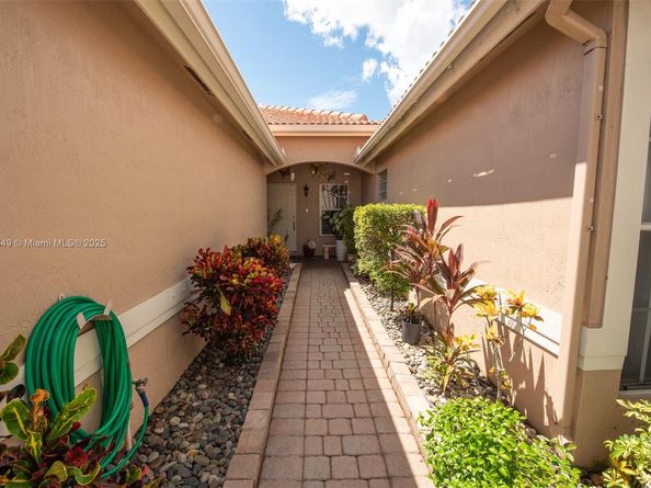 13070 NW 5th St, Pembroke Pines FL 33028