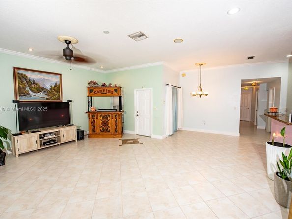 13070 NW 5th St, Pembroke Pines FL 33028