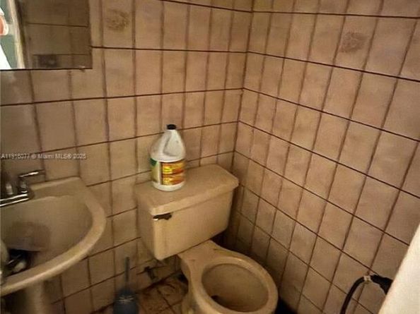 251 W 27th St, Hialeah FL 33010