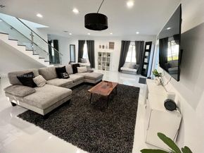 1453 NW 70th St, Miami FL 33147