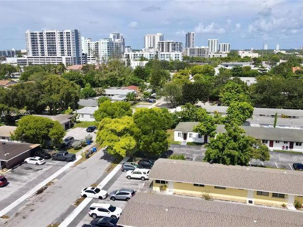 2320 Jackson St 6, Hollywood FL 33020