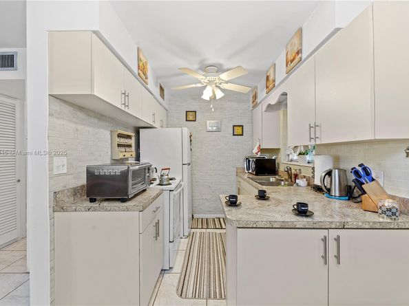 2320 Jackson St 6, Hollywood FL 33020