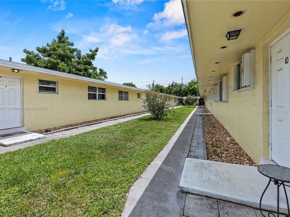2320 Jackson St 6, Hollywood FL 33020