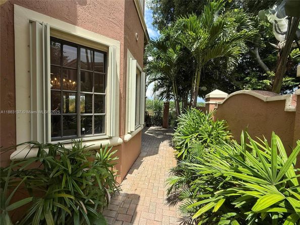 2729 Kinsington Cir 42, Weston FL 33332
