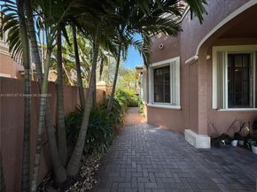2729 Kinsington Cir 42, Weston FL 33332