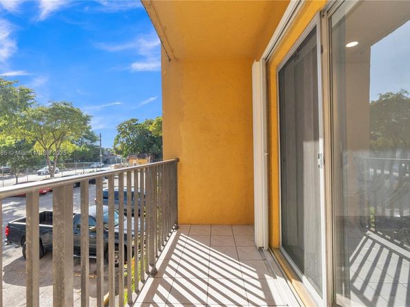 4709 NW 7th St 2049, Miami FL 33126