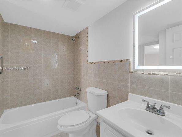 4709 NW 7th St 2049, Miami FL 33126