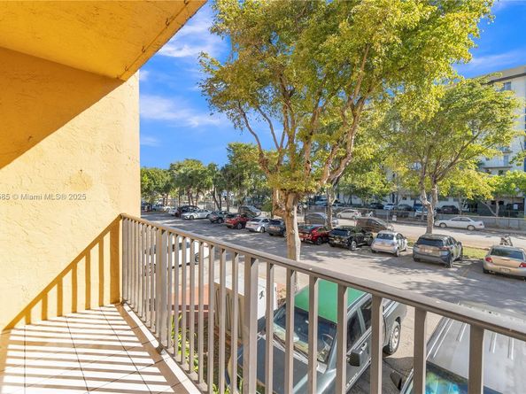 4709 NW 7th St 2049, Miami FL 33126