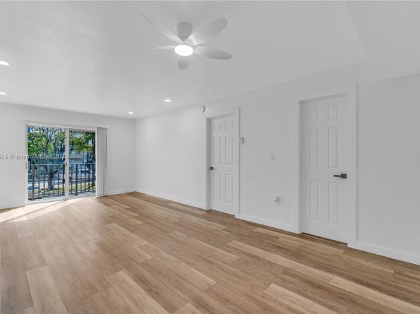 4709 NW 7th St 2049, Miami FL 33126