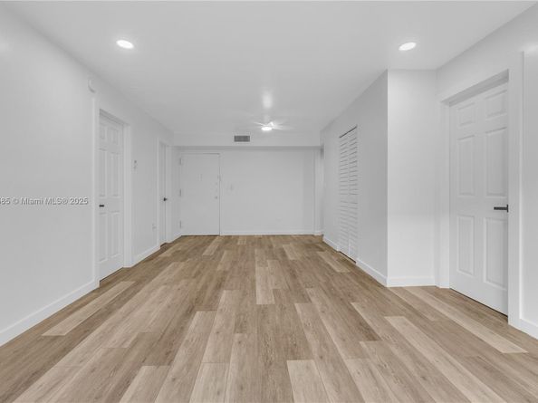 4709 NW 7th St 2049, Miami FL 33126