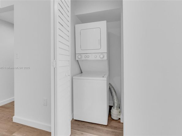 4709 NW 7th St 2049, Miami FL 33126