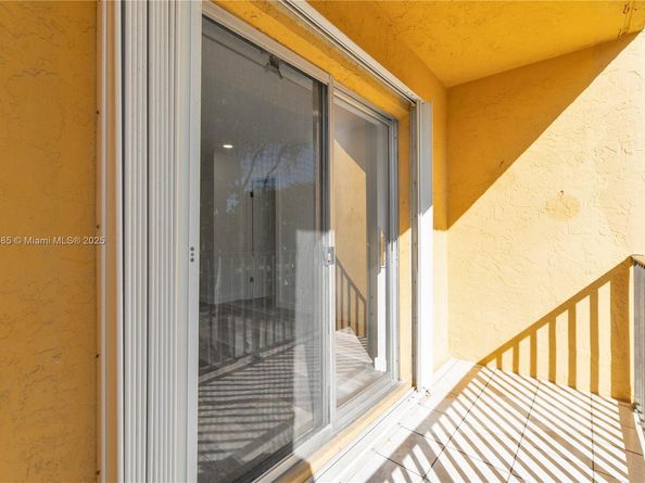 4709 NW 7th St 2049, Miami FL 33126