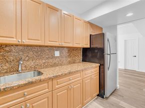 4709 NW 7th St 2049, Miami FL 33126