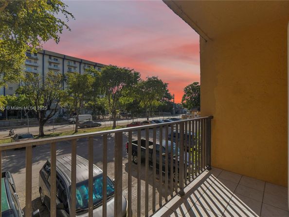 4709 NW 7th St 2049, Miami FL 33126