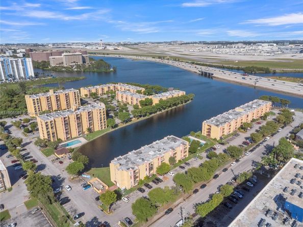 4709 NW 7th St 2049, Miami FL 33126