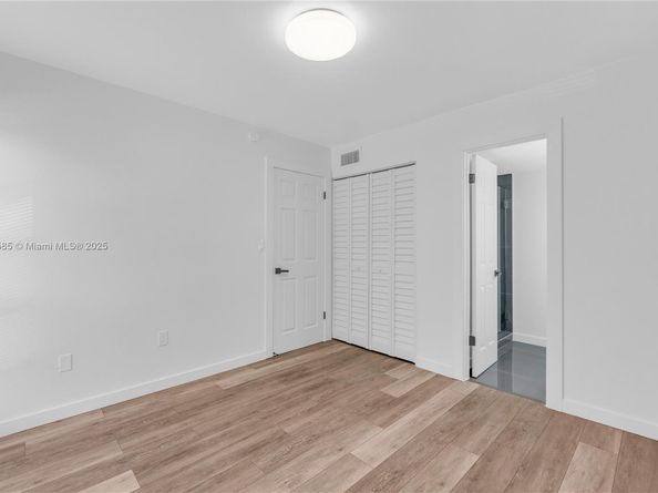 4709 NW 7th St 2049, Miami FL 33126