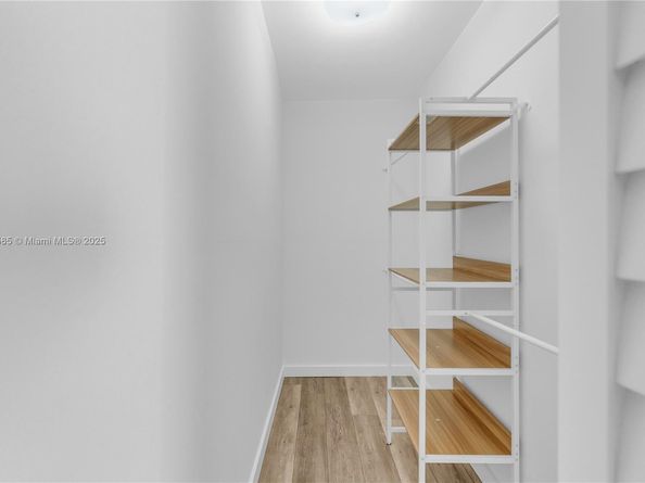 4709 NW 7th St 2049, Miami FL 33126