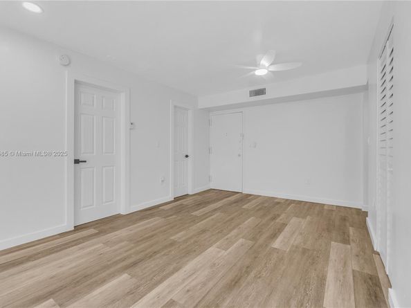 4709 NW 7th St 2049, Miami FL 33126