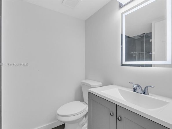 4709 NW 7th St 2049, Miami FL 33126